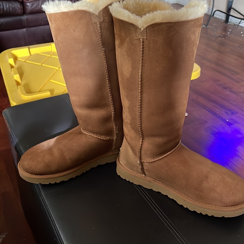 Ugg - Picture 5 of 9